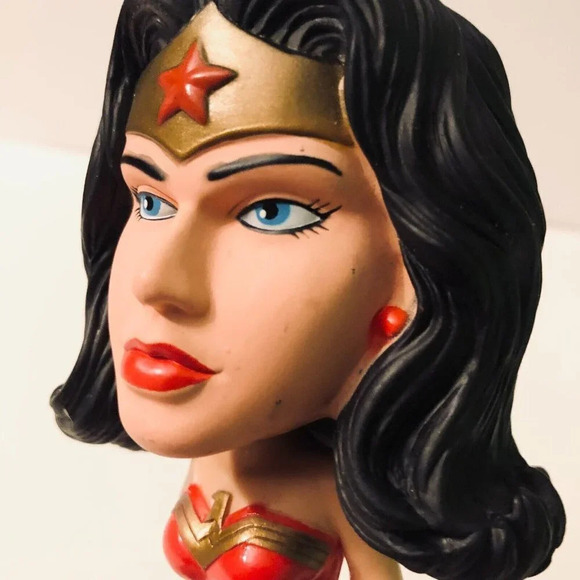 DC Universe Funko Wonder Women Wacky  Wobbler Bobble Head - Picture 9 of 16